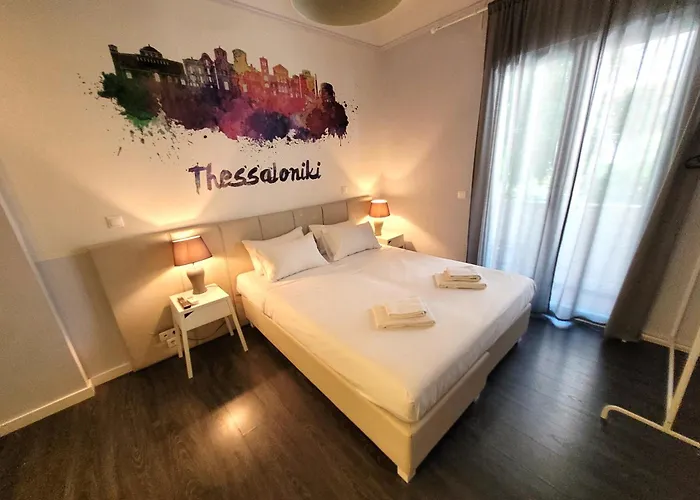 Nephele By Goldenland Apartment *